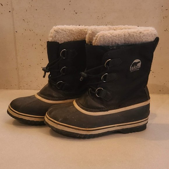 Girl's Sorel Boots, Size 7 - Picture 2 of 8